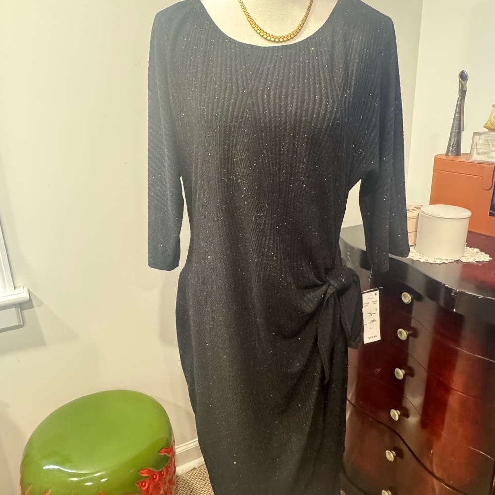 Signature Elegant Black Dress with Side Knot - Picture 3 of 16